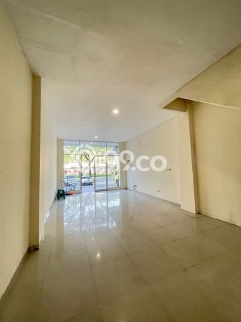 LOKASI PREMIUM! Ruko Kawasan Usaha di Green Lake City, Luas 286m², Siap Operasional LOKASI PREMIUM! Ruko Kawasan Usaha di Green Lake City, Luas 286m², Siap Operasional