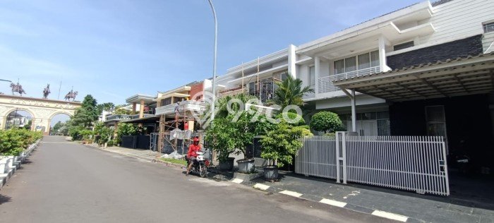 Jual Rumah Mewah Elegan Dengan View Eksklusif di Galaxy, Bekasi Jual Rumah Mewah Elegan Dengan View Eksklusif di Galaxy, Bekasi