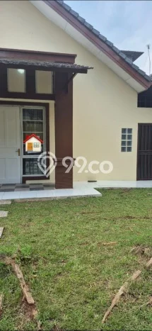 Disewakan! Rumah 2 Kamar Tidur &
1 Kamar Mandi di Kota Wisata, Jakarta Timur Disewakan! Rumah 2 Kamar Tidur &
1 Kamar Mandi di Kota Wisata, Jakarta Timur