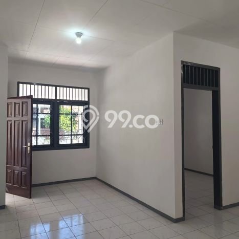 For Sale Hunian Rumah Terawat 4 Kamar di Nginden, Surabaya For Sale Hunian Rumah Terawat 4 Kamar di Nginden, Surabaya