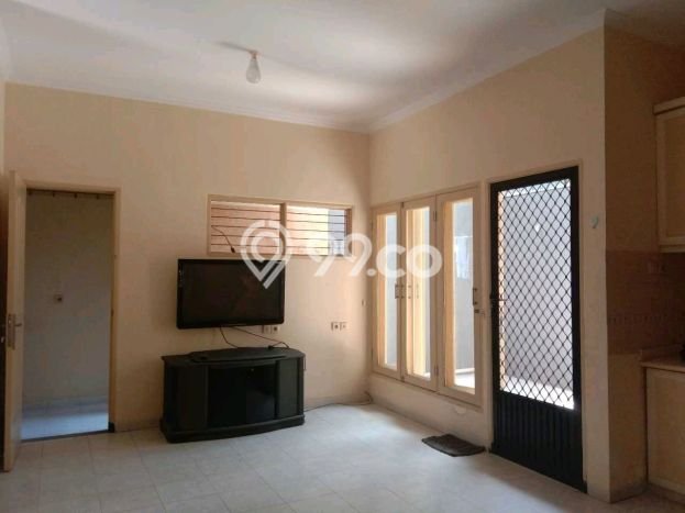 Lokasi terbaik! Rumah siap pakai disewakan di Wiyung LB 150m2 Lokasi terbaik! Rumah siap pakai disewakan di Wiyung LB 150m2
