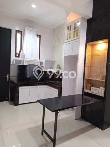 Disewakan Rumah Murah di Pakuwon Indah Surabaya dengan 5 KT Disewakan Rumah Murah di Pakuwon Indah Surabaya dengan 5 KT