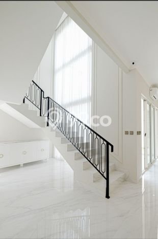 Rumah Elit Modern Tanpa Renovasi di Alam Sutera Tangerang Rumah Elit Modern Tanpa Renovasi di Alam Sutera Tangerang