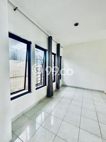 Rumah Luas Asri 3 KT Siap Huni di Bintaro Tangerang Selatan Rumah Luas Asri 3 KT Siap Huni di Bintaro Tangerang Selatan