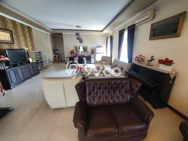 Rumah Mewah LB 350m2 Siap Huni Desain Elegan di Bintaro, Tangerang Selatan Rumah Mewah LB 350m2 Siap Huni Desain Elegan di Bintaro, Tangerang Selatan