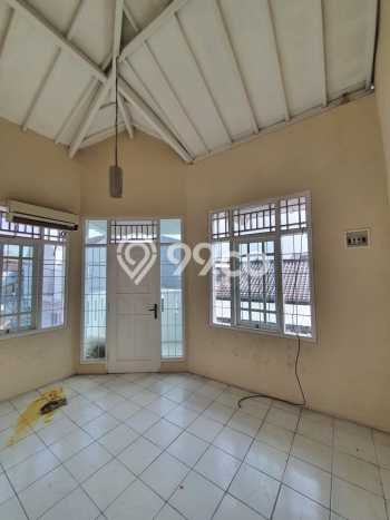 For Sale Hunian Rumah Terawat 5 Kamar di Pondok Ranji, Tangerang Selatan For Sale Hunian Rumah Terawat 5 Kamar di Pondok Ranji, Tangerang Selatan