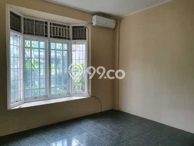For Sale Hunian Rumah Terawat 5 Kamar di Pondok Ranji, Tangerang Selatan For Sale Hunian Rumah Terawat 5 Kamar di Pondok Ranji, Tangerang Selatan