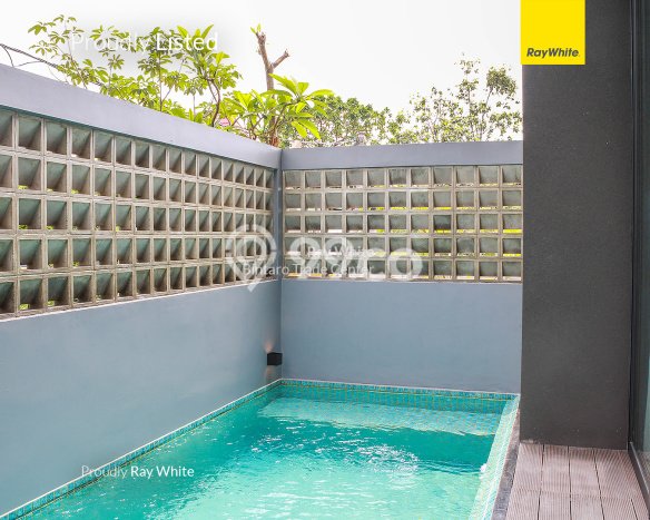 Rumah Mewah Siap Huni LT 135m2 di Pesanggrahan, Jakarta Selatan Rumah Mewah Siap Huni LT 135m2 di Pesanggrahan, Jakarta Selatan