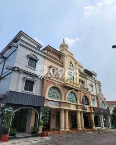 Lokasi Strategis! Dijual Ruko Bisnis di Kebayoran Baru, Jakarta Selatan Kondisi Baik Lokasi Strategis! Dijual Ruko Bisnis di Kebayoran Baru, Jakarta Selatan Kondisi Baik