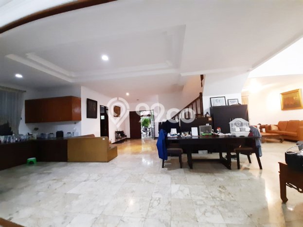 Rumah Mewah LB 380m2 Siap Pakai Desain Elegan di Bintaro, Tangerang Selatan Rumah Mewah LB 380m2 Siap Pakai Desain Elegan di Bintaro, Tangerang Selatan