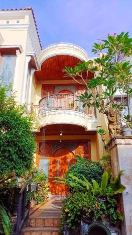 Rumah Elit LB 264m2 Siap Pakai Desain Elegan di Rempoa, Tangerang Selatan Rumah Elit LB 264m2 Siap Pakai Desain Elegan di Rempoa, Tangerang Selatan