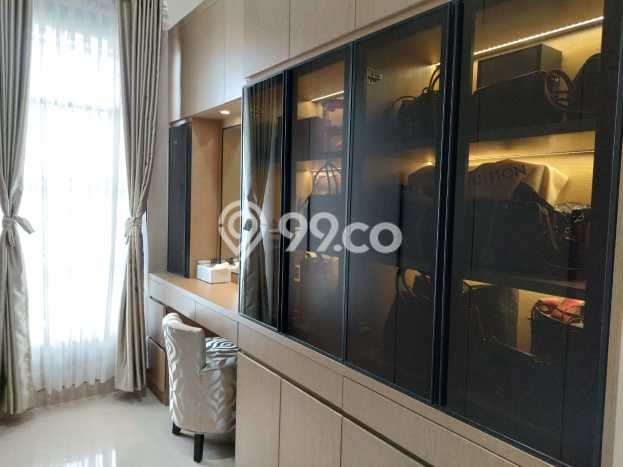 Rumah Mewah LB 240m2 Siap Huni Desain Elegan di Cengkareng Barat, Jakarta Barat Rumah Mewah LB 240m2 Siap Huni Desain Elegan di Cengkareng Barat, Jakarta Barat