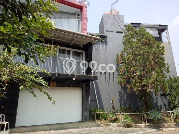 Untuk Dijual! Ruko di Buah Batu Bandung LT 600m2 / LB 1800m2 Kawasan Bisnis Untuk Dijual! Ruko di Buah Batu Bandung LT 600m2 / LB 1800m2 Kawasan Bisnis