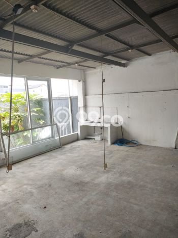 For Sale! Luxury House LT 426m2 Desain Elegan di Mekar Wangi For Sale! Luxury House LT 426m2 Desain Elegan di Mekar Wangi