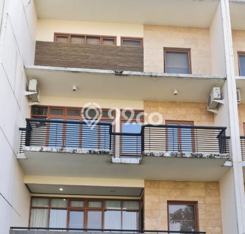 Rumah LT 168m2m² / LB 455m2m² Area Strategis di , Bandung Rumah LT 168m2m² / LB 455m2m² Area Strategis di , Bandung