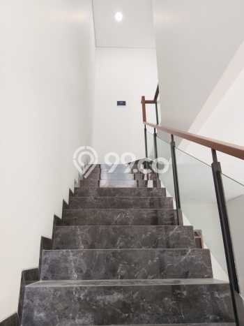 Ready to Use! Luxury House LT 147m2 Desain Elegan di Mekar Wangi Ready to Use! Luxury House LT 147m2 Desain Elegan di Mekar Wangi
