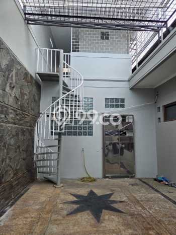 Rumah Luxury Modern Siap Huni di Singgasana Bandung Rumah Luxury Modern Siap Huni di Singgasana Bandung