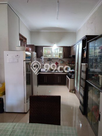 Jual Cepat Rumah dengan 4 Kamar Tidur dan 3 Kamar Mandi di Kawasan Batununggal, Bandung Jual Cepat Rumah dengan 4 Kamar Tidur dan 3 Kamar Mandi di Kawasan Batununggal, Bandung