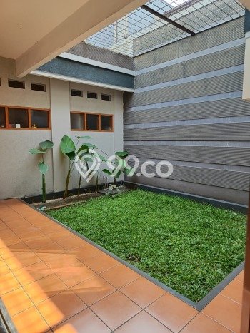 Rumah Nyaman di Batununggal, Bandung, LT 240m2m² Bangunan 180m2m² Rumah Nyaman di Batununggal, Bandung, LT 240m2m² Bangunan 180m2m²