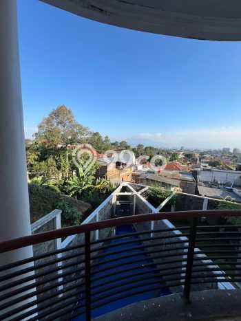 Ready to Use! Luxury House LT 233m2 Desain Elegan di Dago Ready to Use! Luxury House LT 233m2 Desain Elegan di Dago