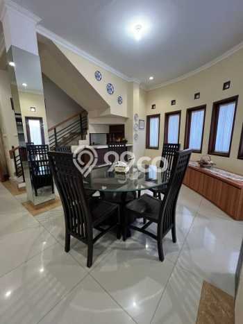 Ready to Use! Luxury House LT 233m2 Desain Elegan di Dago Ready to Use! Luxury House LT 233m2 Desain Elegan di Dago