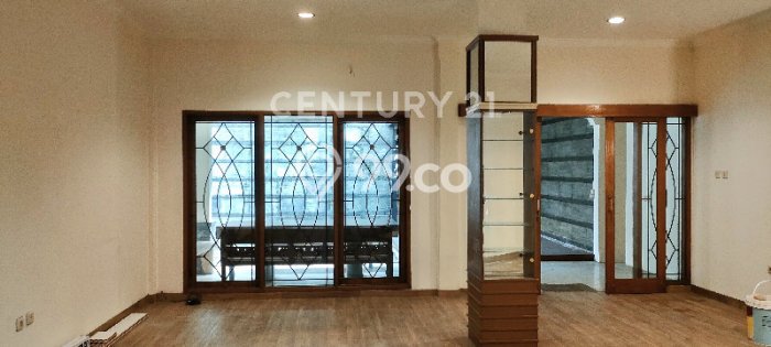 Lokasi terbaik! Rumah siap huni disewakan di Batununggal LB 500m2 Lokasi terbaik! Rumah siap huni disewakan di Batununggal LB 500m2