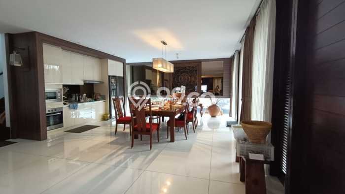 Rumah Elit LB 406m2 Siap Huni Desain Elegan di Pasteur, Bandung Rumah Elit LB 406m2 Siap Huni Desain Elegan di Pasteur, Bandung