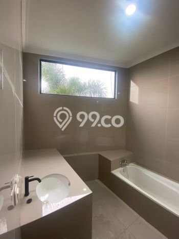 Ruko Dijual di Bandung LT 228m2 & LB 550m2 Lokasi Terbaik! Ruko Dijual di Bandung LT 228m2 & LB 550m2 Lokasi Terbaik!