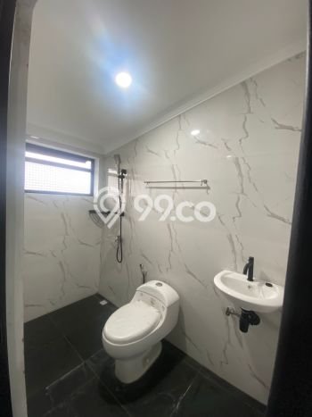 Ruko Dijual di Bandung LT 228m2 & LB 550m2 Lokasi Terbaik! Ruko Dijual di Bandung LT 228m2 & LB 550m2 Lokasi Terbaik!