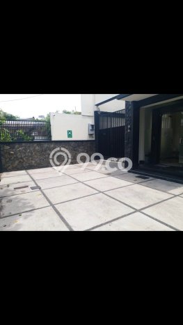 Rumah Premium di Surabaya Lokasi Strategis Kondisi Baik Rumah Premium di Surabaya Lokasi Strategis Kondisi Baik