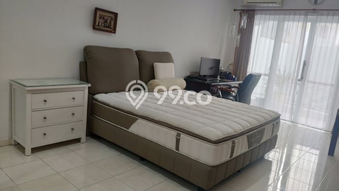 Disewakan Rumah Harga Terjangkau di Citraland Surabaya dengan 6 Kamar Tidur Disewakan Rumah Harga Terjangkau di Citraland Surabaya dengan 6 Kamar Tidur