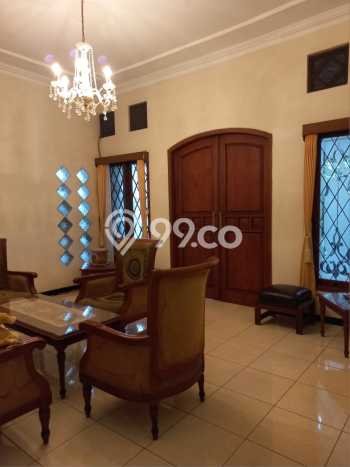 Ready to Use! Luxury House LT 325m2 Desain Elegan di Surabaya Kota Ready to Use! Luxury House LT 325m2 Desain Elegan di Surabaya Kota