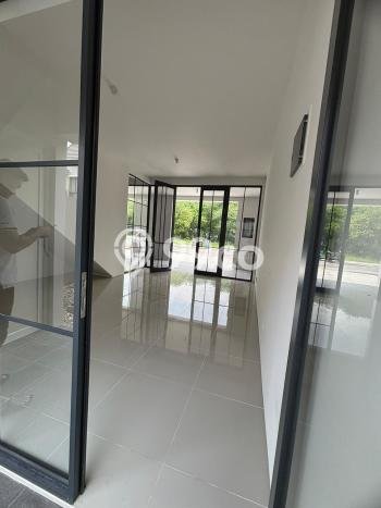 FOR RENT! Ruko di Surabaya Kota Cocok untuk Bisnis 172m2 FOR RENT! Ruko di Surabaya Kota Cocok untuk Bisnis 172m2