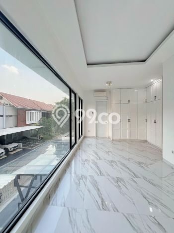 Rumah di Sektor 9-Bintaro, Tangerang Selatan, Luas 196m² LB 200m² Rumah di Sektor 9-Bintaro, Tangerang Selatan, Luas 196m² LB 200m²