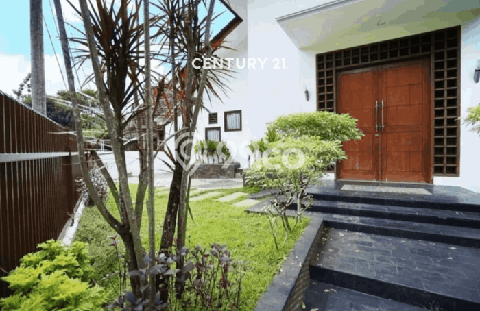 Rumah Mewah LB 200m2 Siap Huni Desain Elegan di Bintaro, Tangerang Selatan Rumah Mewah LB 200m2 Siap Huni Desain Elegan di Bintaro, Tangerang Selatan