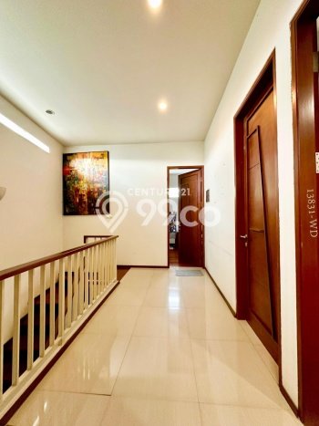 Rumah Elit LB 150m2 Siap Huni Desain Elegan di Graha Raya, Tangerang Rumah Elit LB 150m2 Siap Huni Desain Elegan di Graha Raya, Tangerang