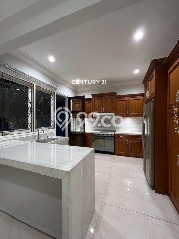 Hunian Mewah LB 400m2 Siap Pakai Desain Elegan di Pondok Indah, Jakarta Selatan Hunian Mewah LB 400m2 Siap Pakai Desain Elegan di Pondok Indah, Jakarta Selatan