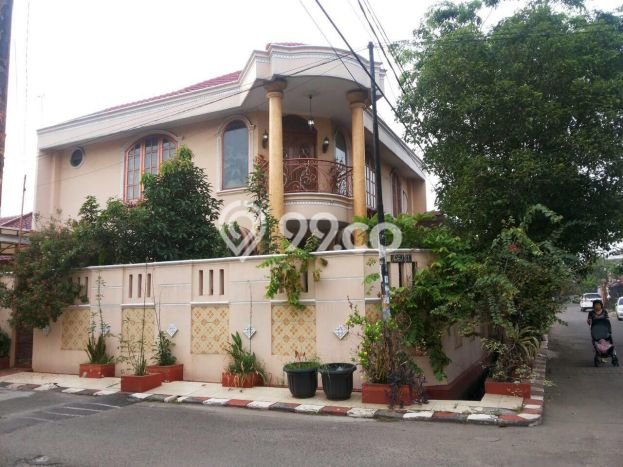 Rumah Modern 6 Kamar Terawat di , Dekat Pusat Perbelanjaan, Jakarta Barat Rumah Modern 6 Kamar Terawat di , Dekat Pusat Perbelanjaan, Jakarta Barat