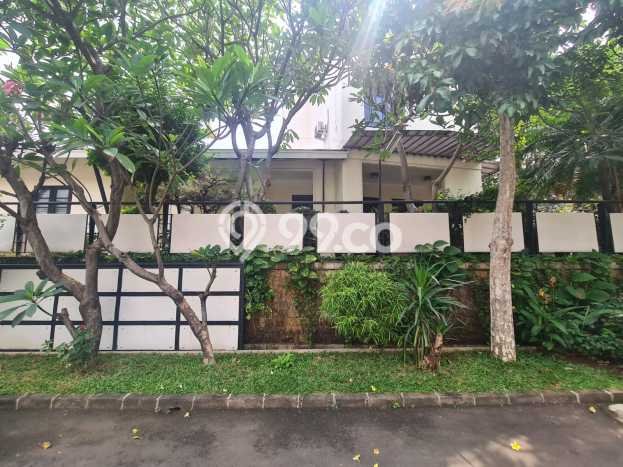 Siap Huni Rumah Mewah 5 Kamar di Tebet Dekat ke Mana Pun Siap Huni Rumah Mewah 5 Kamar di Tebet Dekat ke Mana Pun