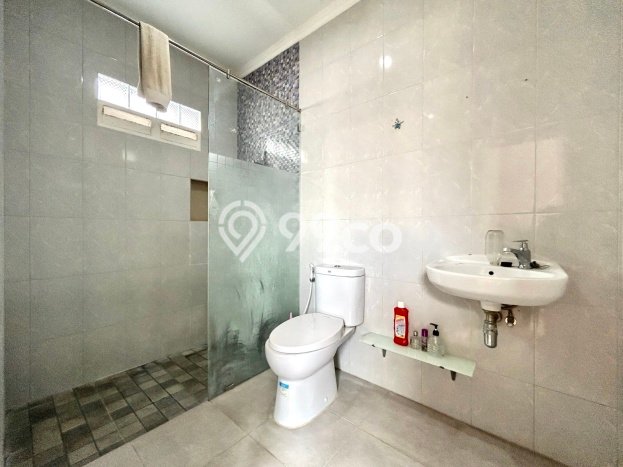 Ready to Use! Luxury House LT 180m2 Desain Modern di Kalibata Ready to Use! Luxury House LT 180m2 Desain Modern di Kalibata