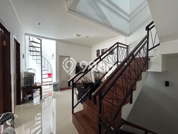 Ready to Use! Luxury House LT 180m2 Desain Modern di Kalibata Ready to Use! Luxury House LT 180m2 Desain Modern di Kalibata