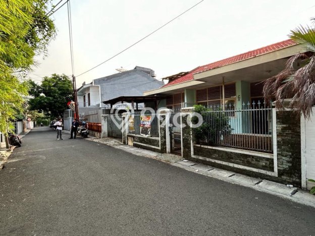 Rumah Luas Tanah 190m² di Tebet, Jakarta Selatan - Lokasi Strategis Rumah Luas Tanah 190m² di Tebet, Jakarta Selatan - Lokasi Strategis