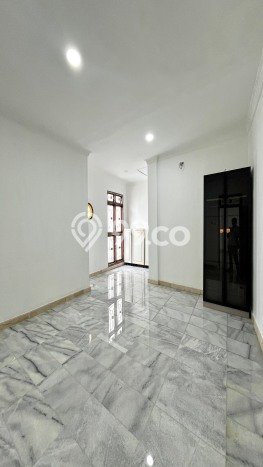 Properti Nyaman 3 KT Luas Tanah 163m² di Tebet, Jakarta Selatan Properti Nyaman 3 KT Luas Tanah 163m² di Tebet, Jakarta Selatan