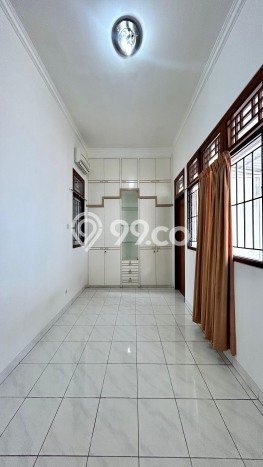 Rumah 5 KT 2 KM Luas Tanah 375m², LB 222m² di Tebet, Jakarta Selatan Rumah 5 KT 2 KM Luas Tanah 375m², LB 222m² di Tebet, Jakarta Selatan