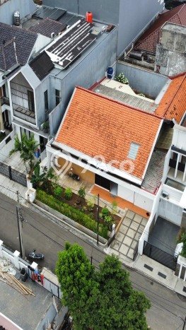Rumah 5 KT 2 KM Luas Tanah 375m², LB 222m² di Tebet, Jakarta Selatan Rumah 5 KT 2 KM Luas Tanah 375m², LB 222m² di Tebet, Jakarta Selatan