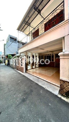 HARGA SPECIAL! Rumah Strategis di Tebet, LT 225m² LB 400m² HARGA SPECIAL! Rumah Strategis di Tebet, LT 225m² LB 400m²