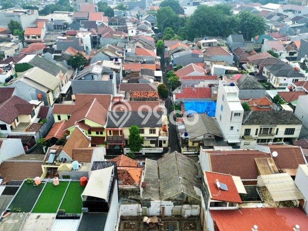 Rumah Asri area Tebet, Jakarta Selatan, Luas 180m² LB 100m² Rumah Asri area Tebet, Jakarta Selatan, Luas 180m² LB 100m²