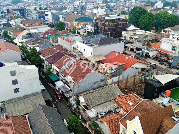 Rumah Asri area Tebet, Jakarta Selatan, Luas 180m² LB 100m² Rumah Asri area Tebet, Jakarta Selatan, Luas 180m² LB 100m²