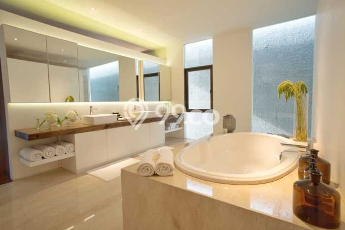Rumah Elit Modern Tanpa Renovasi di Pondok Indah Jakarta Selatan Rumah Elit Modern Tanpa Renovasi di Pondok Indah Jakarta Selatan