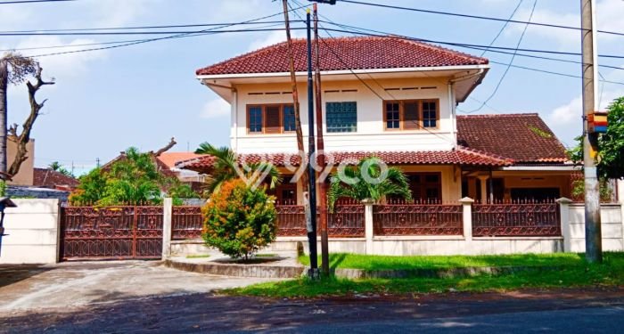 For Sale Rumah Mewah Exclusive di Banjarsari, Surakarta For Sale Rumah Mewah Exclusive di Banjarsari, Surakarta